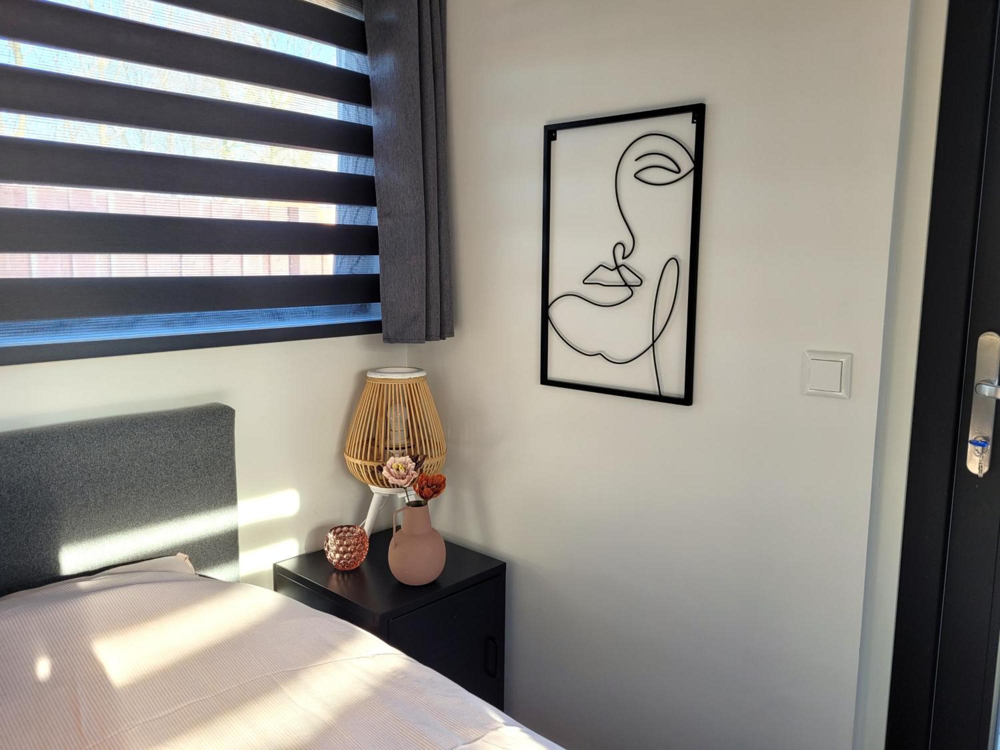Tiny Zen House In Heinkenszand With Private Sauna, Airco, Outdoor Swimming Pool, Wifi And 2 Bedrooms 外观 照片