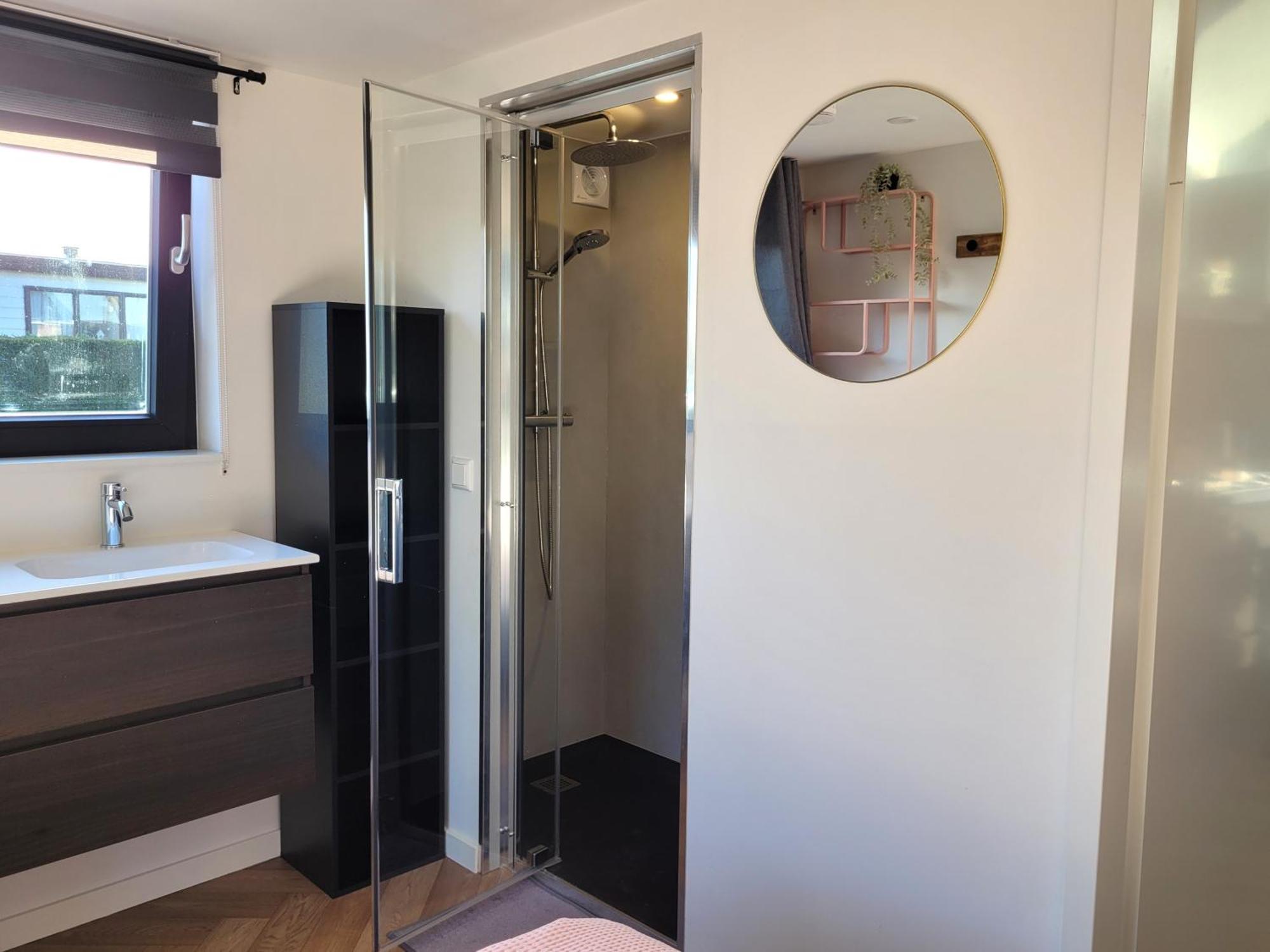 Tiny Zen House In Heinkenszand With Private Sauna, Airco, Outdoor Swimming Pool, Wifi And 2 Bedrooms 外观 照片